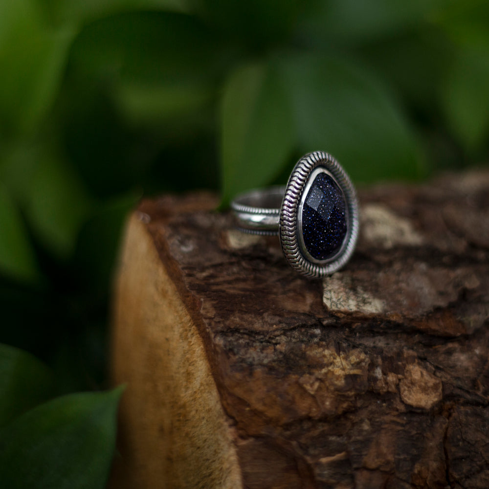 Midnight bond ring