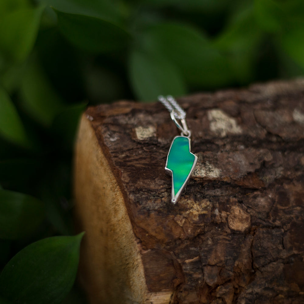 Small bolt necklace - green