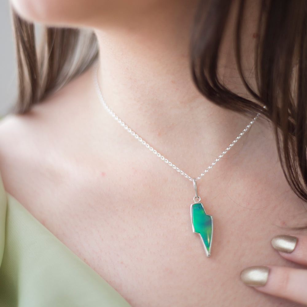 Small bolt necklace - green