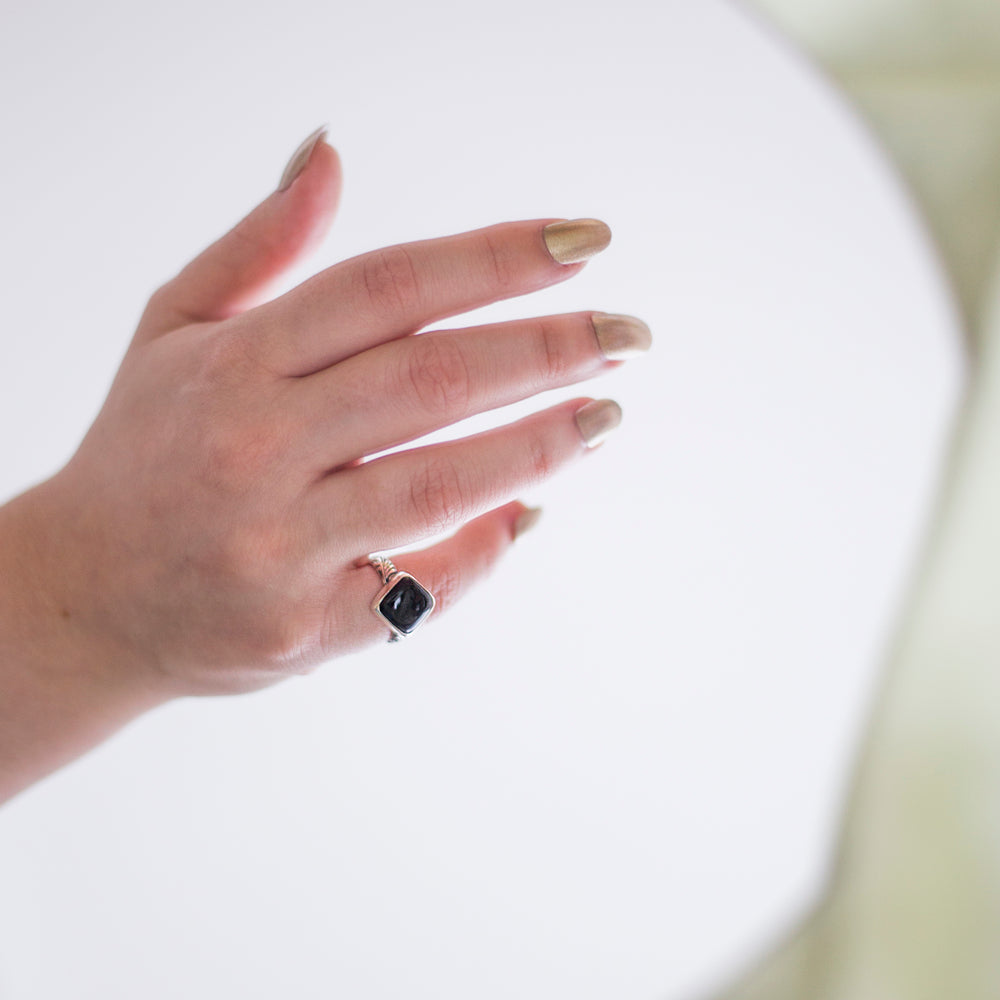 Onyx floral ring